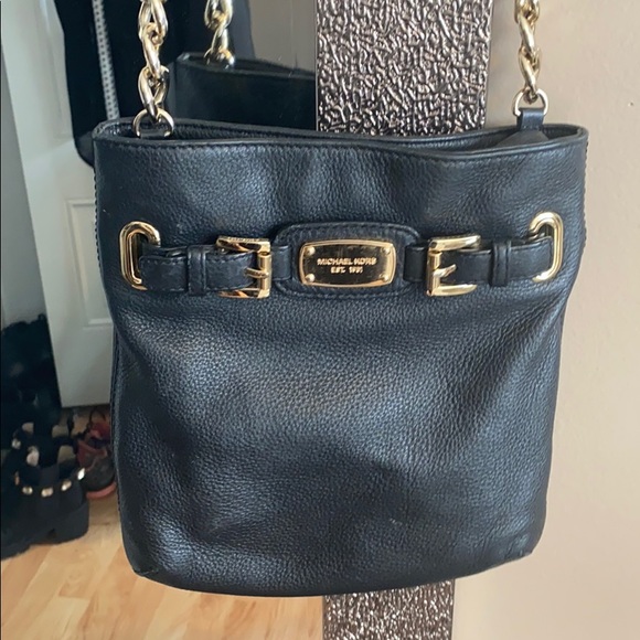 Micheal kors black and good crossbody - Picture 2 of 8